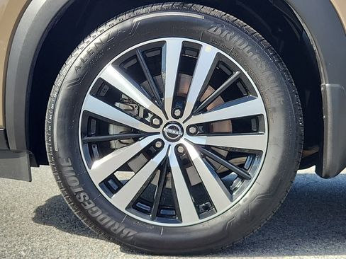 Used 2024 Nissan Pathfinder Platinum w/ Cargo Package image 6