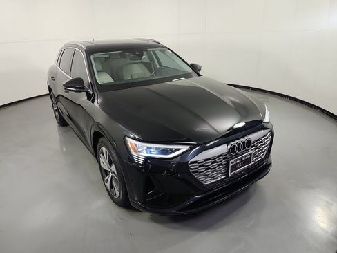 Used 2024 Audi Q8 e-tron Premium Plus AWD/4WD image 33