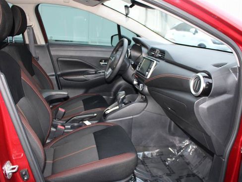 Used 2022 Nissan Versa SR image 11