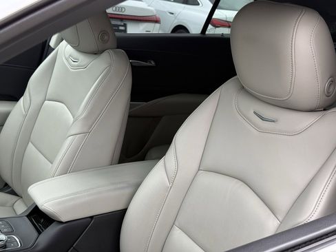 Used 2020 Cadillac XT4 Premium Luxury w/ Technology Package image 18