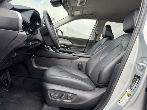 Used 2025 Toyota Grand Highlander FWD image 27
