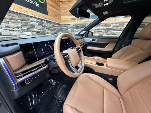 Used 2025 Hyundai Santa Fe Limited image 10