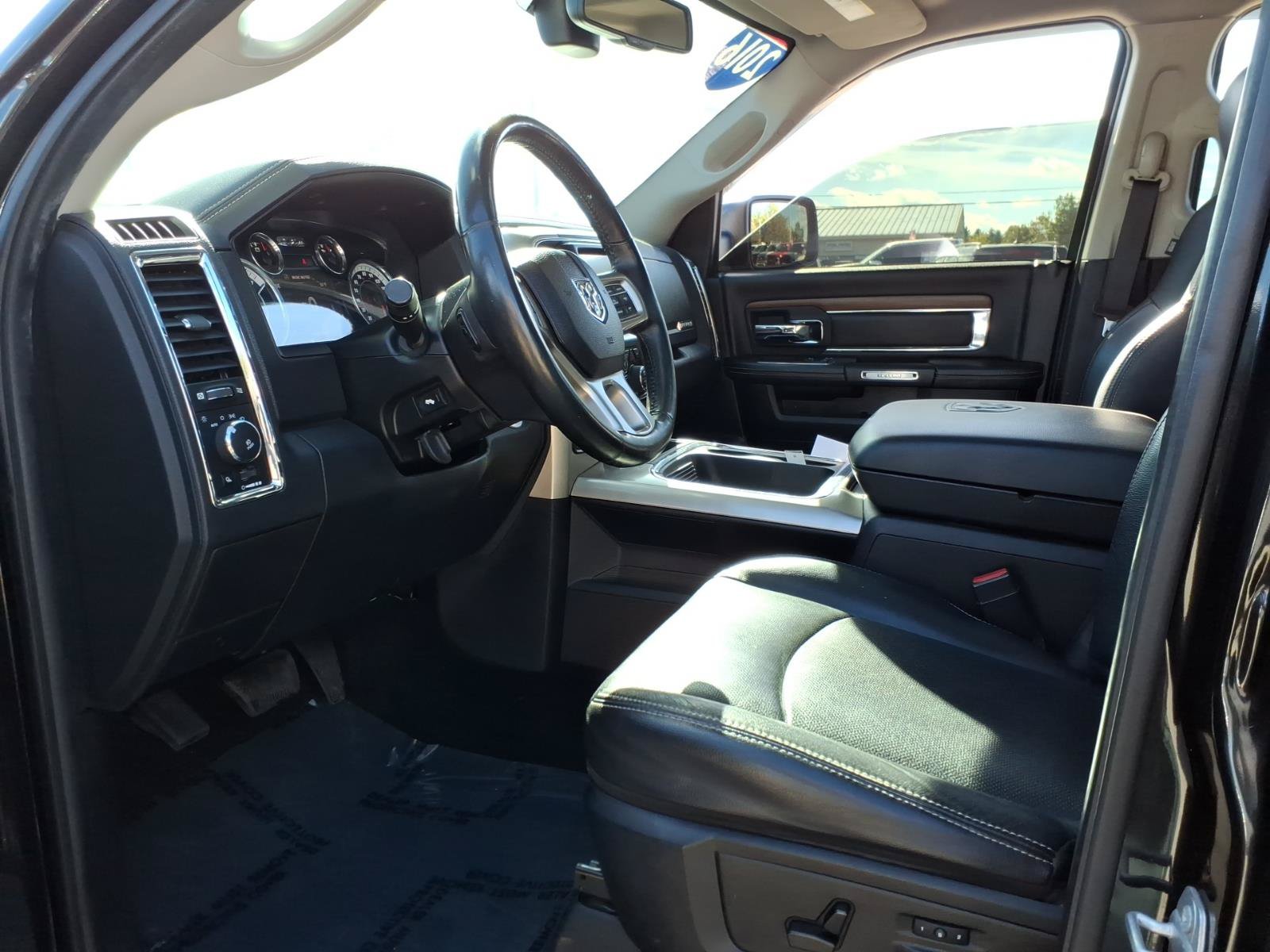 Used 2016 RAM 1500 Laramie w/ Convenience Group AWD/4WD image 11