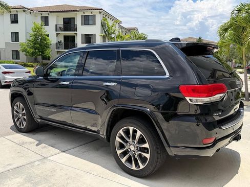 Used 2017 Jeep Grand Cherokee Overland w/ Jeep Active Safety Group AWD/4WD image 5