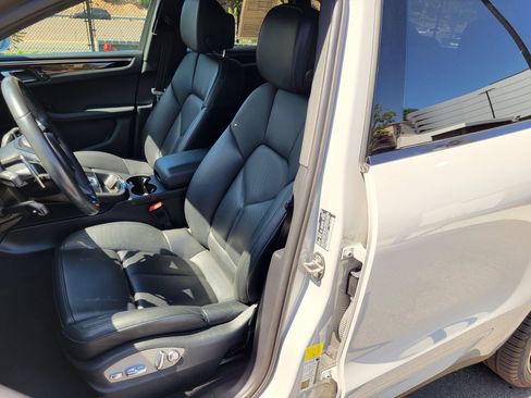 Certified 2023 Porsche Macan S AWD/4WD image 5