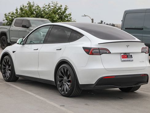 Used 2022 Tesla Model Y Performance AWD/4WD image 7