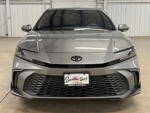 Used 2025 Toyota Camry SE w/ Convenience Package FWD image 4