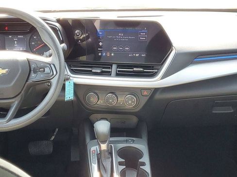 Used 2024 Chevrolet Trax LS w/ LS Convenience Package FWD image 23