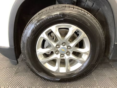 Used 2020 Chevrolet Traverse LT AWD/4WD image 3