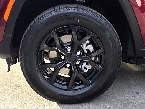 New 2025 Jeep Grand Cherokee Altitude RWD image 9