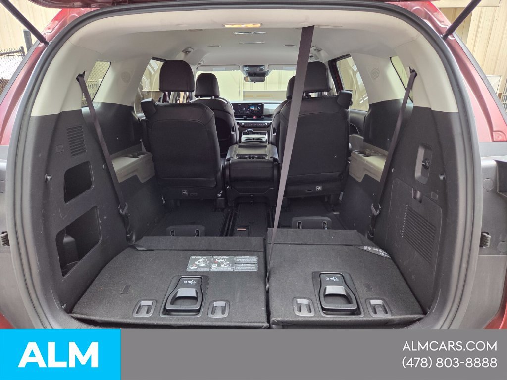 Used 2025 Kia Carnival FWD image 11