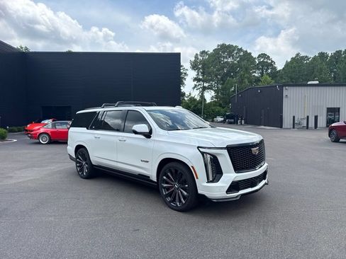 Used 2025 Cadillac Escalade ESV V AWD/4WD image 25