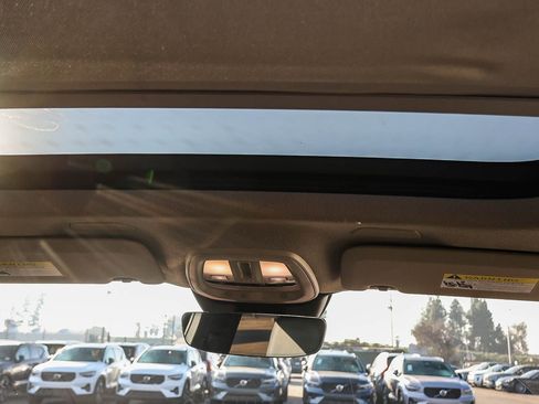 Used 2023 Volvo XC40 B5 Ultimate w/ Protection Package Premier image 24