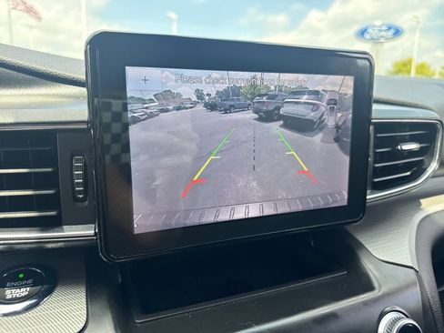 Used 2020 Ford Explorer XLT w/ Equipment Group 202A AWD/4WD image 32