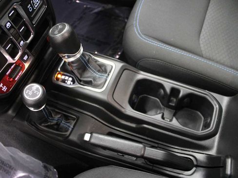 Used 2023 Jeep Wrangler Unlimited Rubicon 4xe AWD/4WD image 32