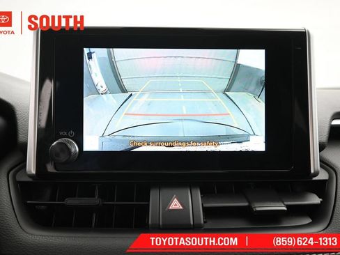 Used 2023 Toyota RAV4 LE AWD/4WD image 17