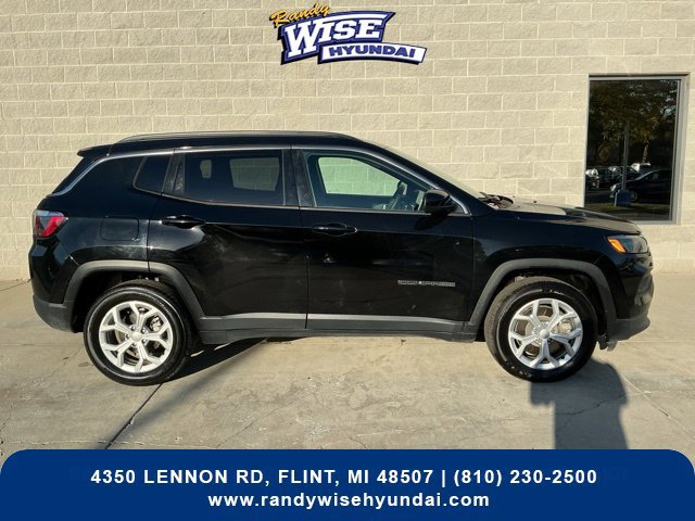 Used 2024 Jeep Compass Latitude AWD/4WD image 7