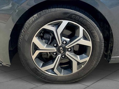 Used 2021 Kia Forte LXS image 9