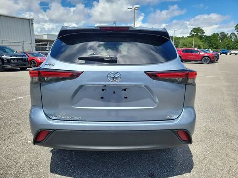 Used 2024 Toyota Highlander XLE FWD image 9