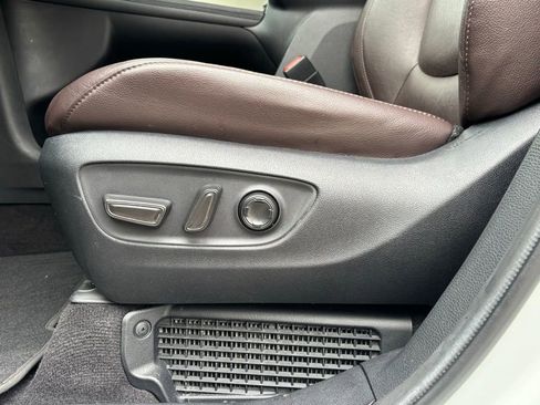 Used 2023 Toyota Sienna Platinum image 14