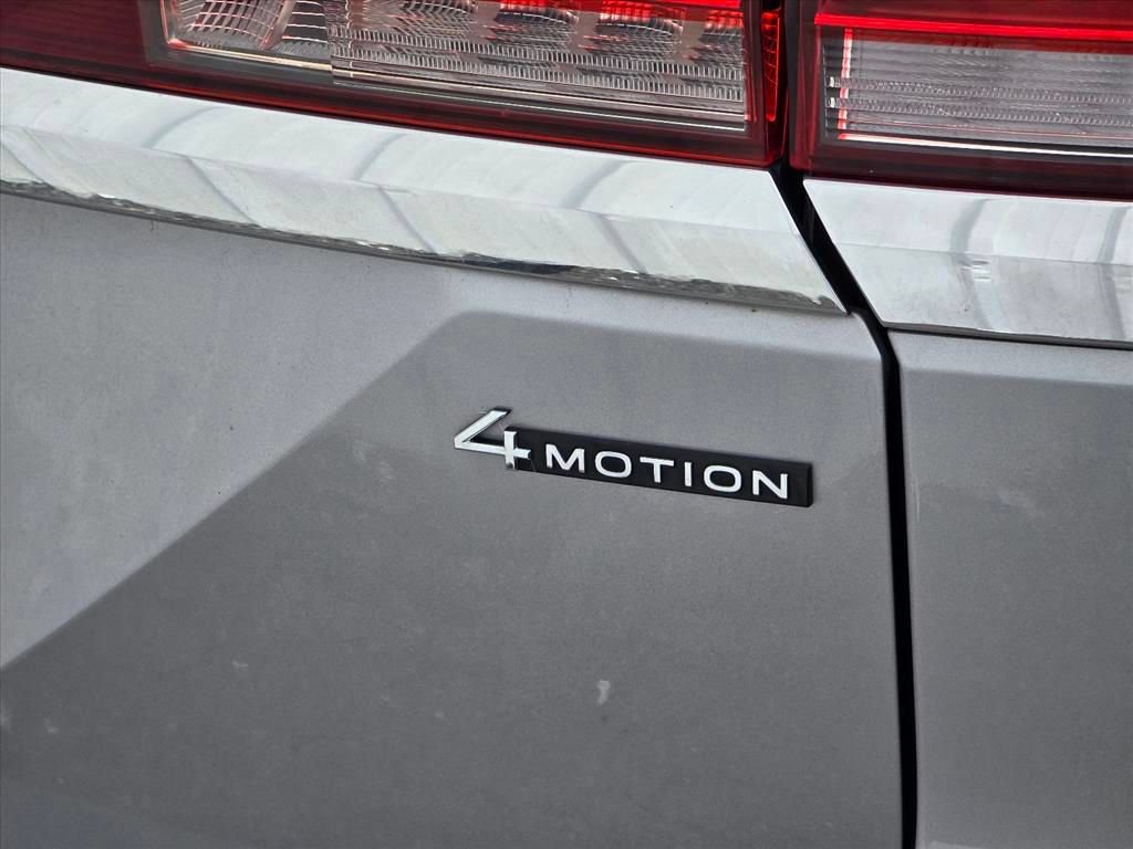 Used 2025 Volkswagen Atlas SE AWD/4WD image 13