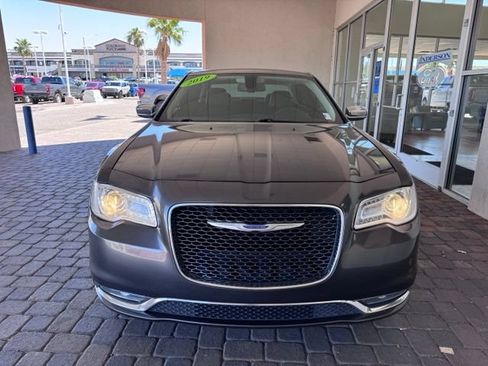 Used 2019 Chrysler 300 Limited RWD image 8