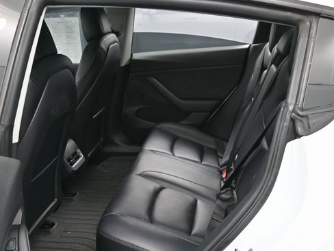 Used 2022 Tesla Model 3 Standard Range image 37