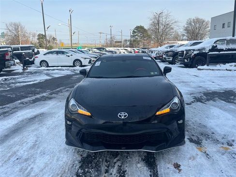 Used 2019 Toyota 86 image 3