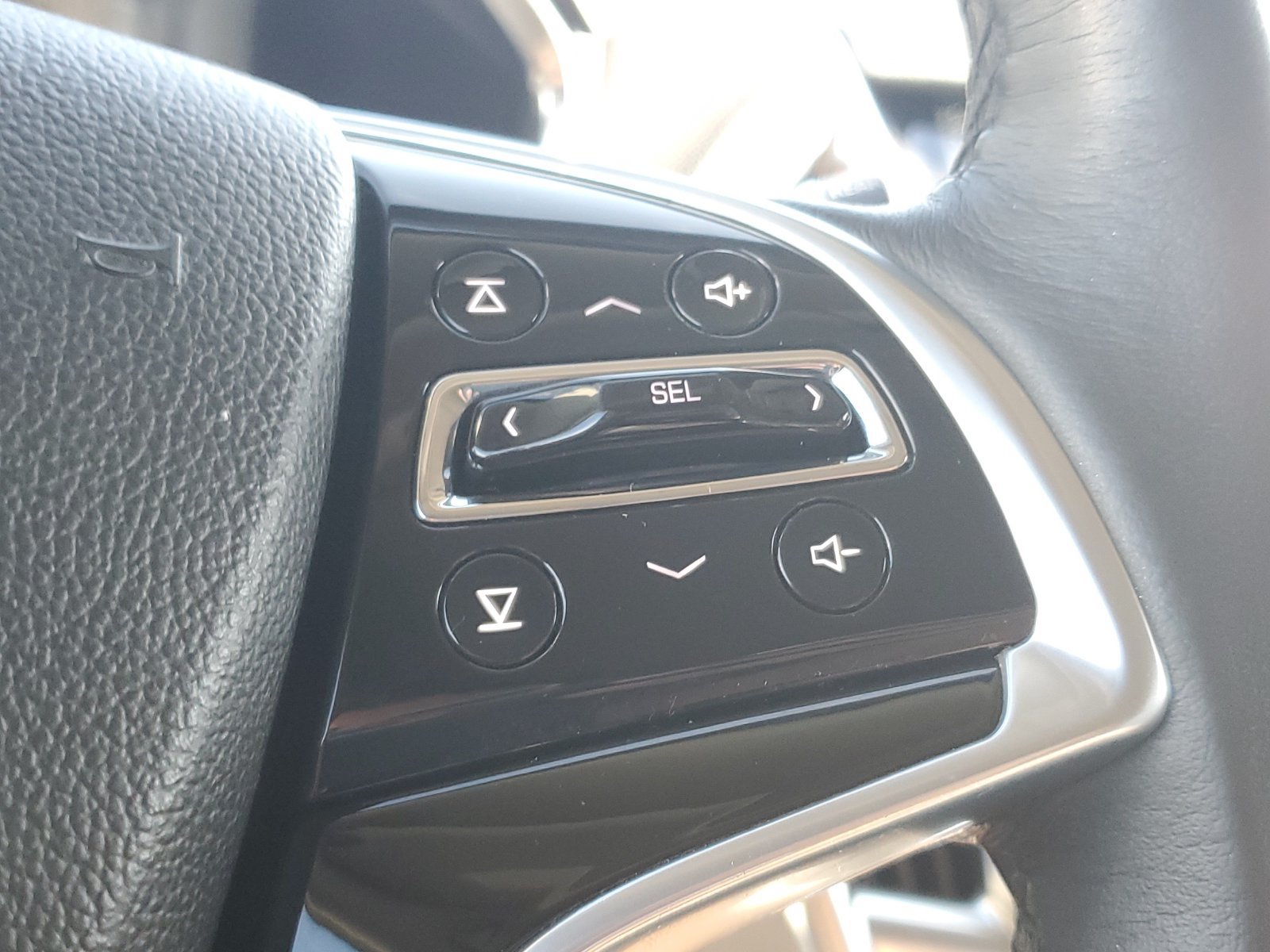 Used 2015 Cadillac SRX FWD image 25