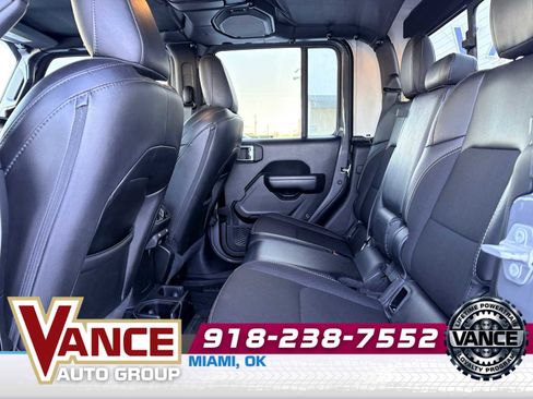 Used 2021 Jeep Gladiator Sport image 13