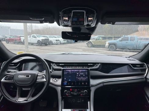 Used 2023 Jeep Grand Cherokee Overland w/ Advanced Protech Group III image 10