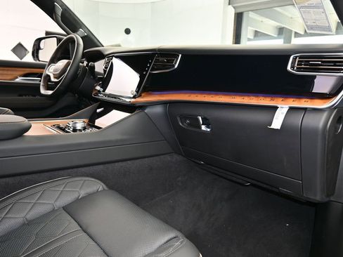 Used 2024 Jeep Grand Wagoneer Series III image 39
