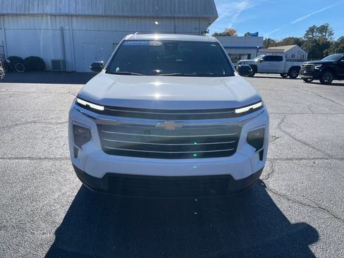 Certified 2025 Chevrolet Traverse LT image 3