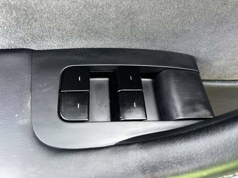 Used 2025 Tesla Model Y Long Range AWD/4WD image 18