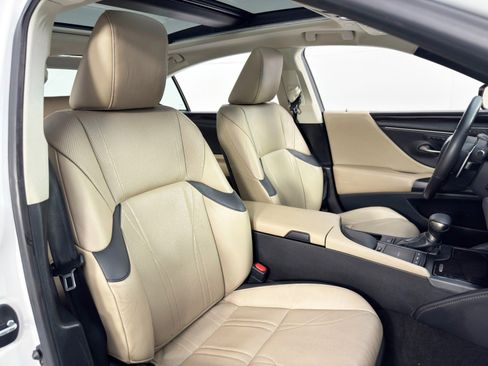 Used 2019 Lexus ES 350 w/ Luxury Package image 38