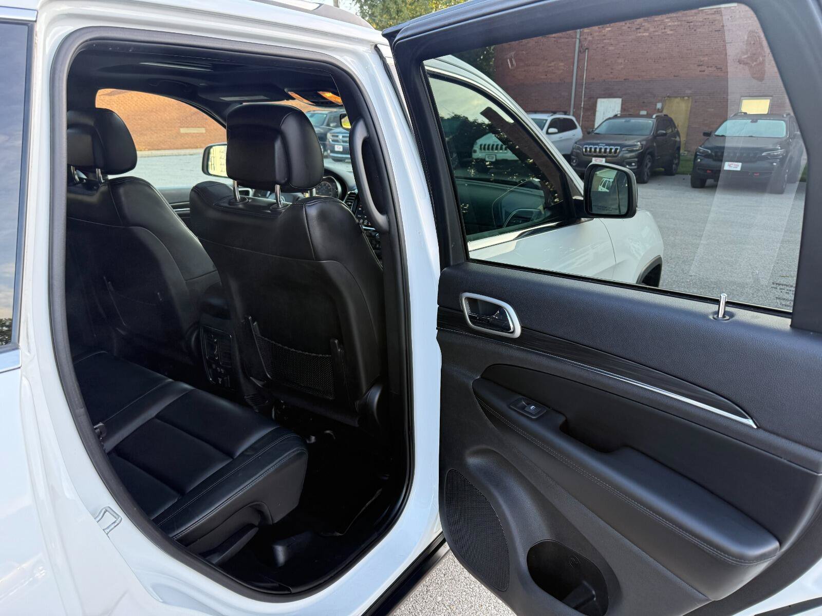 Used 2019 Jeep Grand Cherokee Limited AWD/4WD image 16