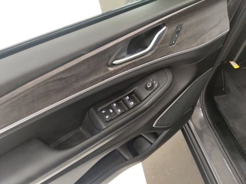 Used 2022 Jeep Grand Cherokee Limited 4xe w/ Luxury Tech Group II image 27