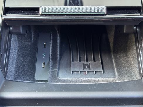 Used 2025 Porsche Panamera image 32