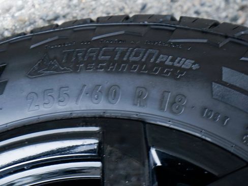 Used 2025 Volkswagen Atlas Peak Edition SE image 48