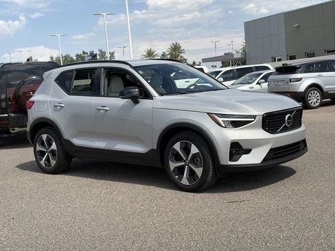 Used 2023 Volvo XC40 B5 Plus w/ Protection Package Premier AWD/4WD image 4