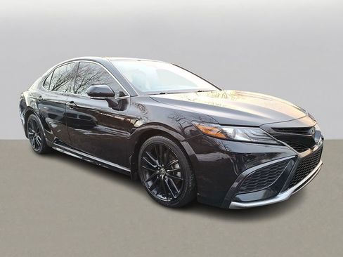 Used 2022 Toyota Camry XSE image 2