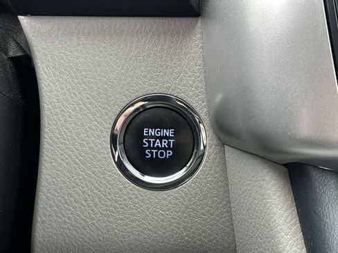 Used 2019 Toyota Highlander XLE AWD/4WD image 11