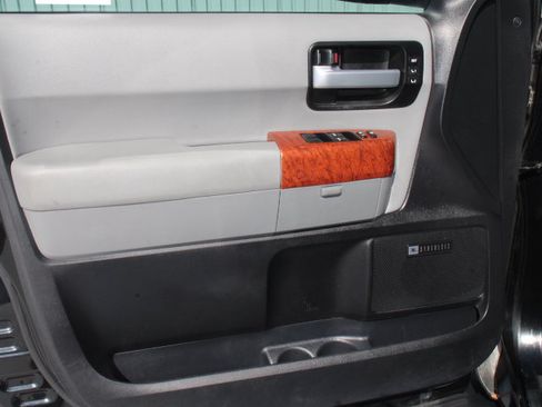 Used 2020 Toyota Sequoia Platinum AWD/4WD image 11