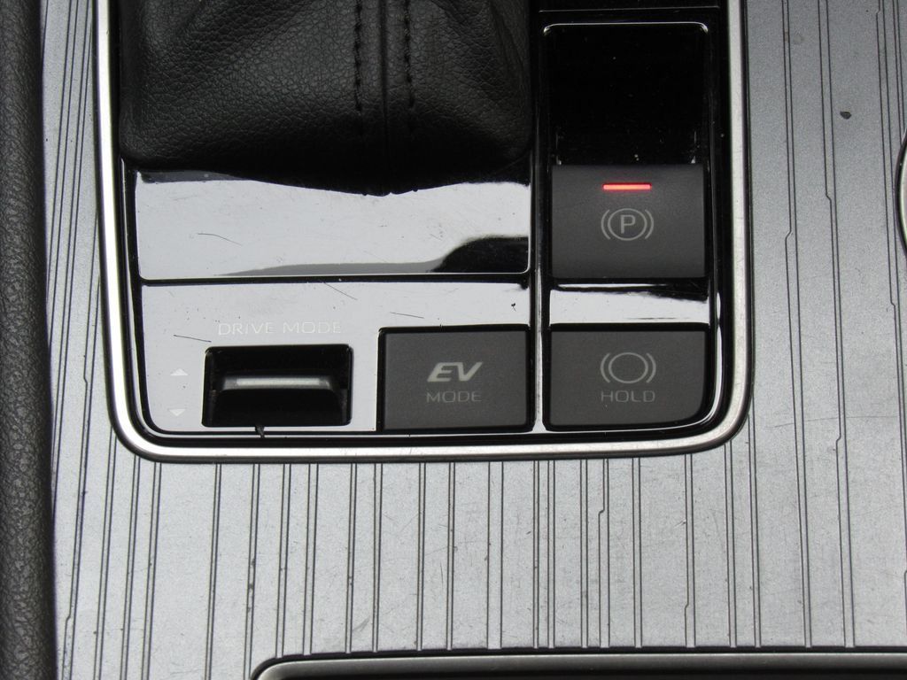 Certified 2025 Toyota Sienna XLE FWD image 34