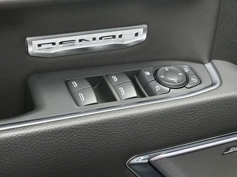 Used 2024 GMC Sierra 1500 Denali w/ Technology Package AWD/4WD image 13