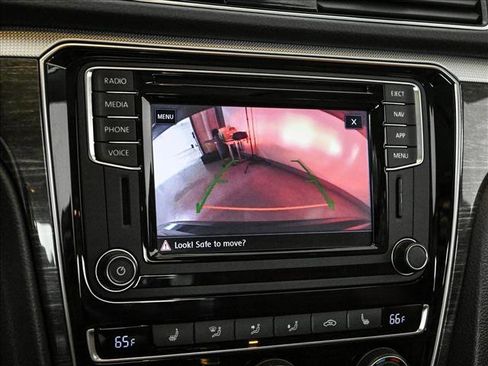 Used 2018 Volkswagen Passat 2.0T SEL Premium FWD image 14