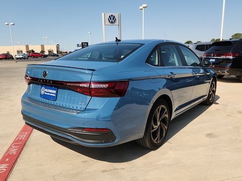Used 2025 Volkswagen Jetta SE w/ Sunroof Package FWD image 7