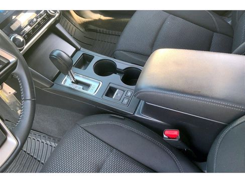 Used 2018 Subaru Outback 2.5i Premium image 15