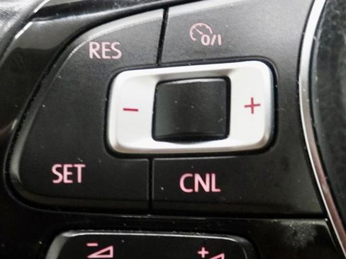 Used 2017 Volkswagen Jetta SE image 29