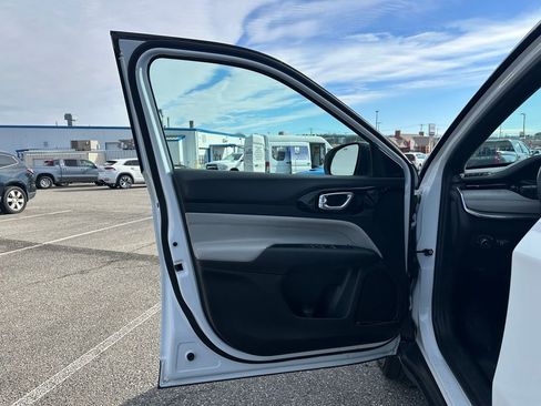 Used 2024 Jeep Compass Limited image 14